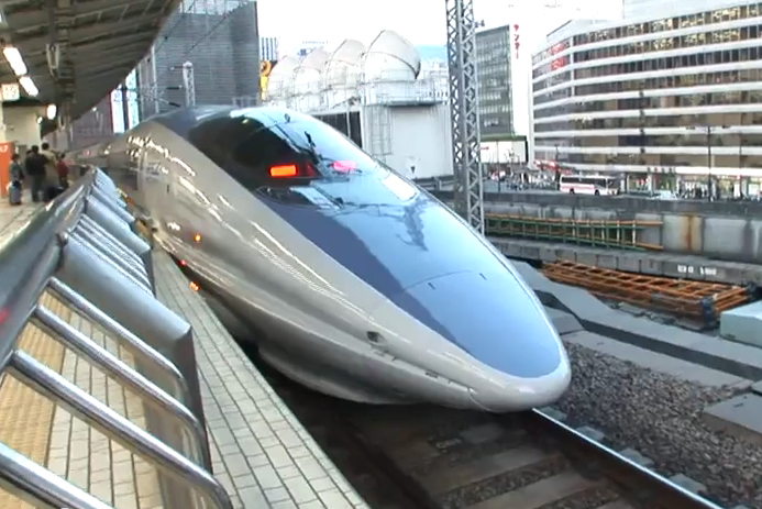 a-high-speed-train-rail-xe-lua-cao-toc