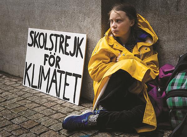 Greta Thunberg bieu tinh truoc truong hoc
